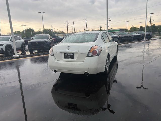 Used 2009 White Nissan 2.5 SL image 10