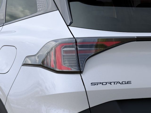 2027 White Kia Sportage
