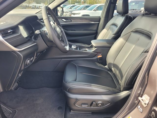 New 2025 Gray Jeep Limited image 4