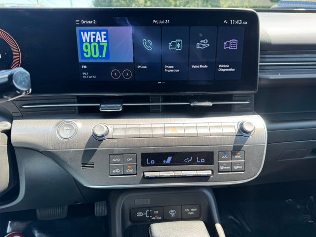 Used 2025 White Hyundai SEL image 26