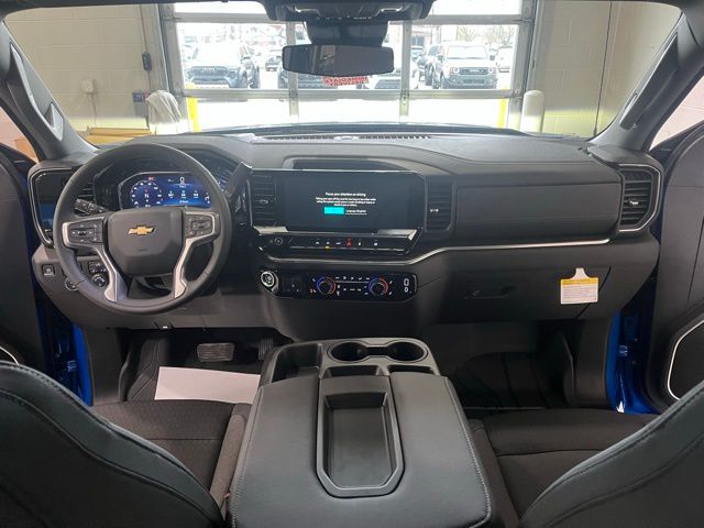 2025 Chevrolet Silverado 1500 LT photo