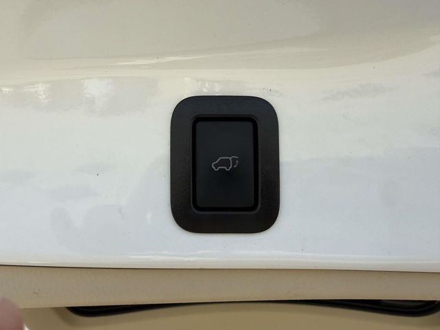 Used 2019 White Toyota XLE image 9