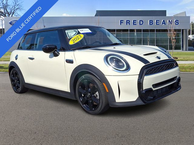 Pepper White 2023 MINI Cooper Hatchback Front-Wheel Drive 7-Speed Automatic