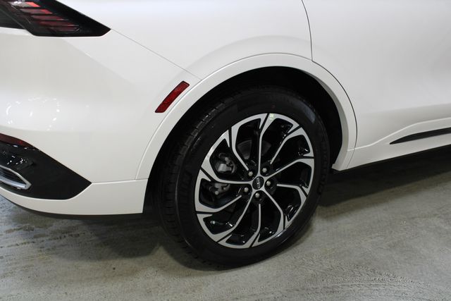 New 2026 White Lincoln Reserve image 28