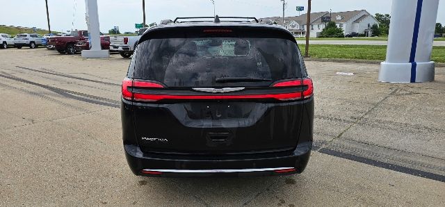 2022 Chrysler Pacifica Touring L 6