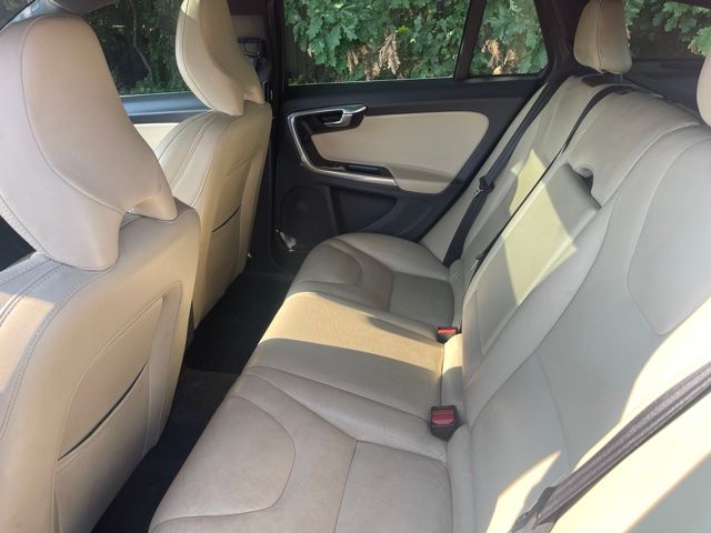 Used 2017 Red Volvo T5 Premier image 7