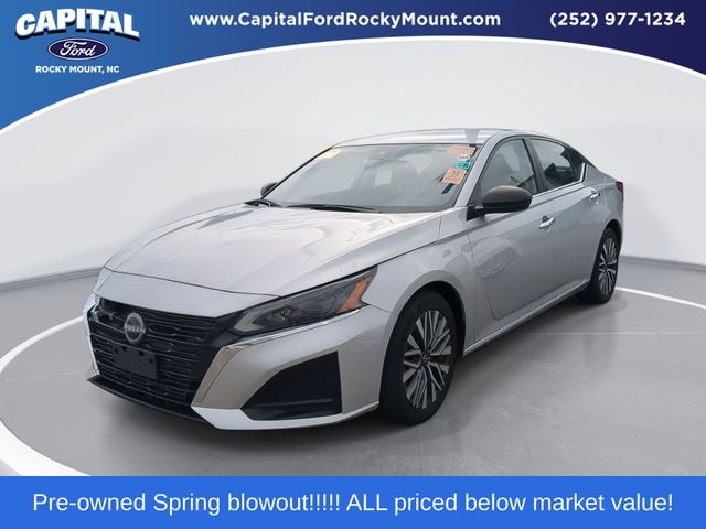 Brilliant Silver Metallic 2024 Nissan Altima Sedan Front-Wheel Drive Continuously Variable Transmission