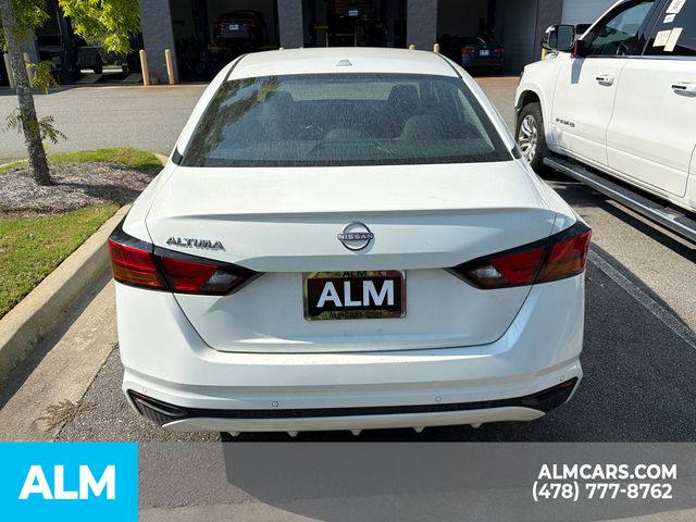 Used 2025 White Nissan 2.5 SV image 5
