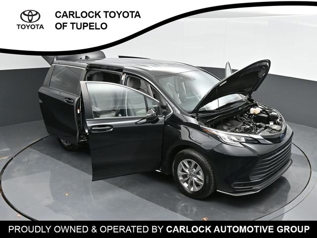 2022 Toyota Sienna LE 46