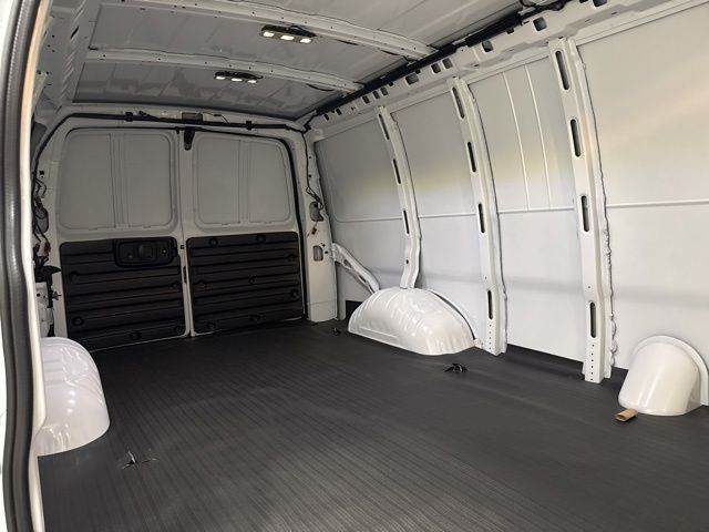 New 2026 Summit White Chevrolet Work Van image 26