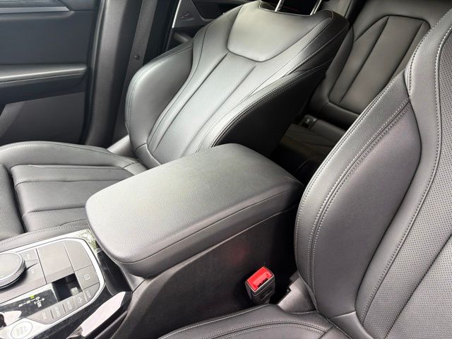 Used 2024 Gray BMW xDrive30i image 20