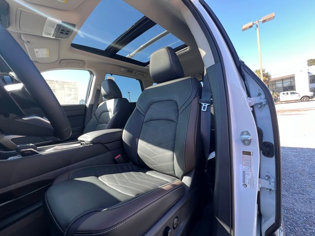 2025 Everest White Pearl Tricoat Nissan Pathfinder Platinum FWD SUV