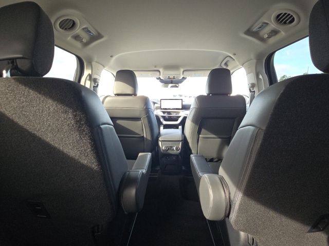 2025 Ford Explorer Active:B02481