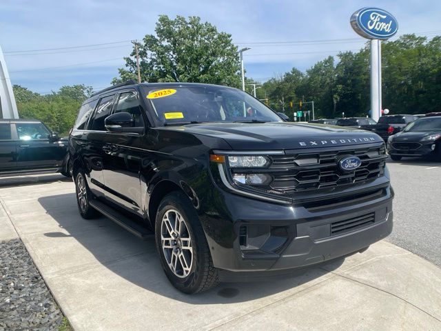 Black Metallic 2025 Ford Expedition Active 4WD SUV / Crossover Four-Wheel Drive Automatic