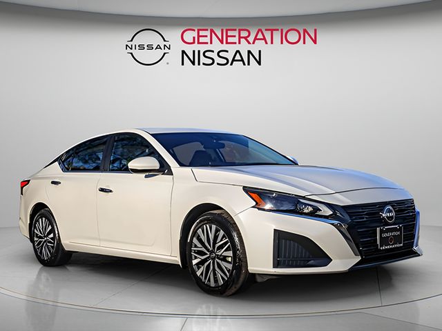 Pearl White 2024 Nissan Altima 2.5 SV AWD Sedan All-Wheel Drive Continuously Variable Transmission