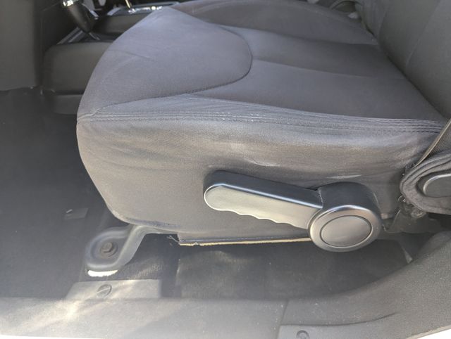 Used 2013 Bright White Clearcoat Jeep Unlimited Sport image 19