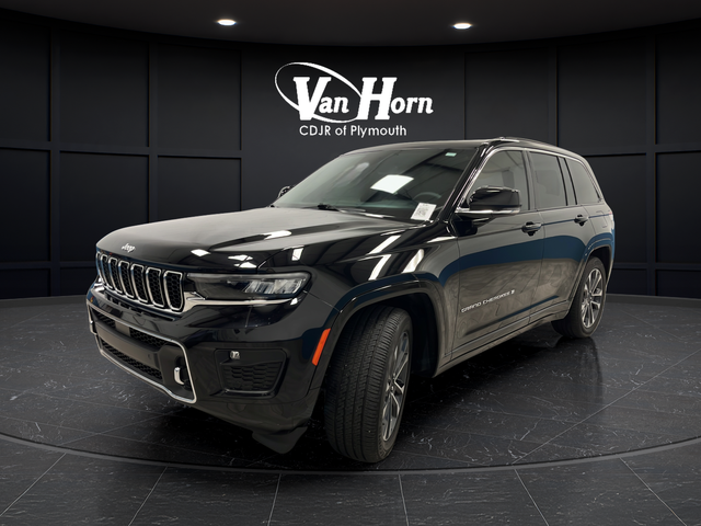Certified Used 2025 Diamond Black Crystal Pearlcoat Jeep Overland image 3