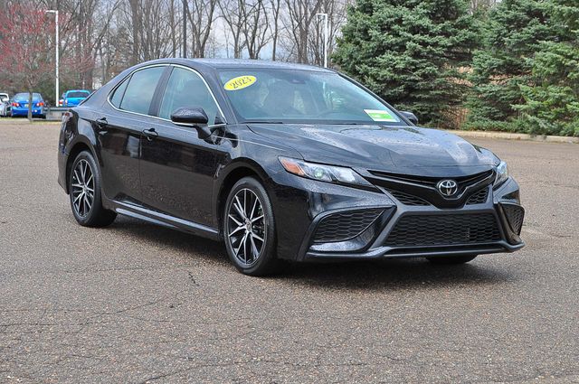 Midnight Black Metallic 2023 Toyota Camry SE FWD Sedan Front-Wheel Drive 8-Speed Automatic