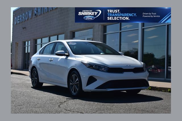 Snow White Pearl 2024 Kia Forte Sedan Front-Wheel Drive Continuously Variable Transmission