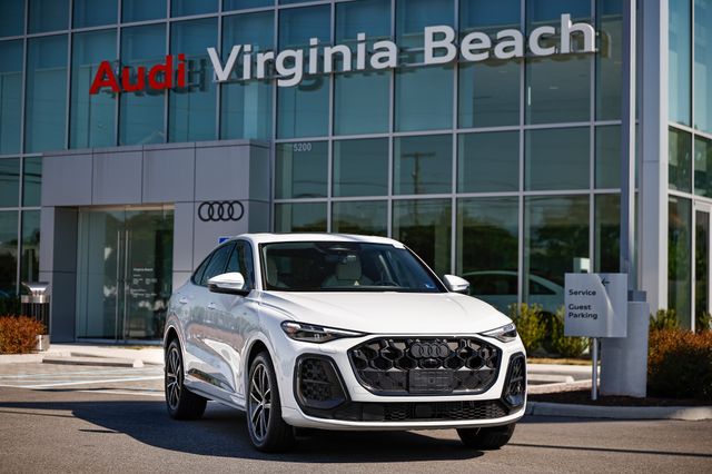 Glacier White Metallic 2026 Audi Q5 Sportback quattro Prestige TFSI Sedan All-Wheel Drive 7-Speed Automatic