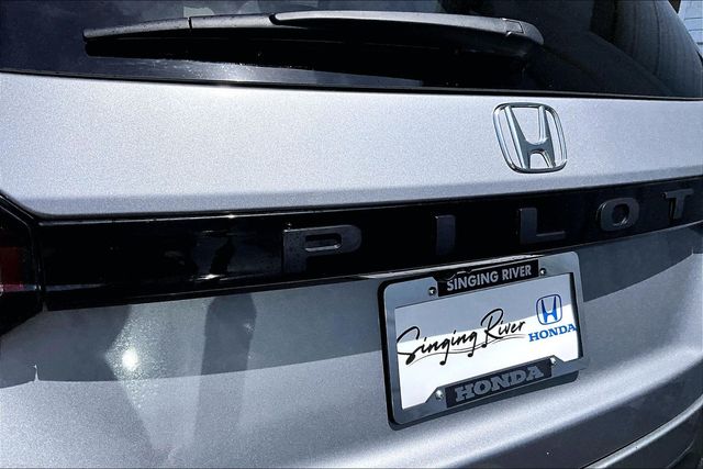 Used 2025 Honda Pilot Touring 4D Sport Utility