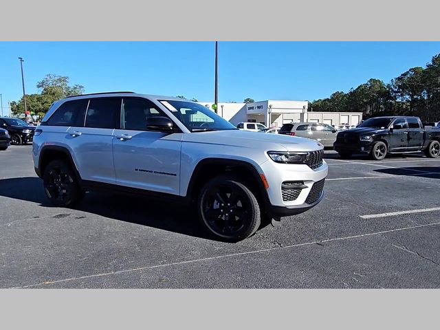 2025 Jeep Grand Cherokee Altitude X 4x2