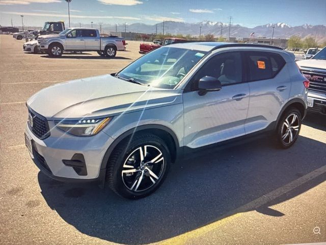 Gray 2024 Volvo XC40 SUV / Crossover Automatic