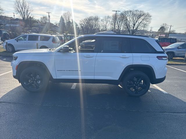 New 2025 White Jeep Limited image 4