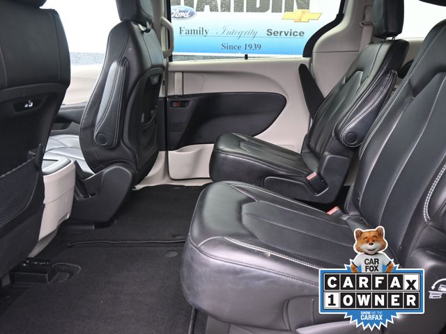2023 Chrysler Pacifica Touring L photo