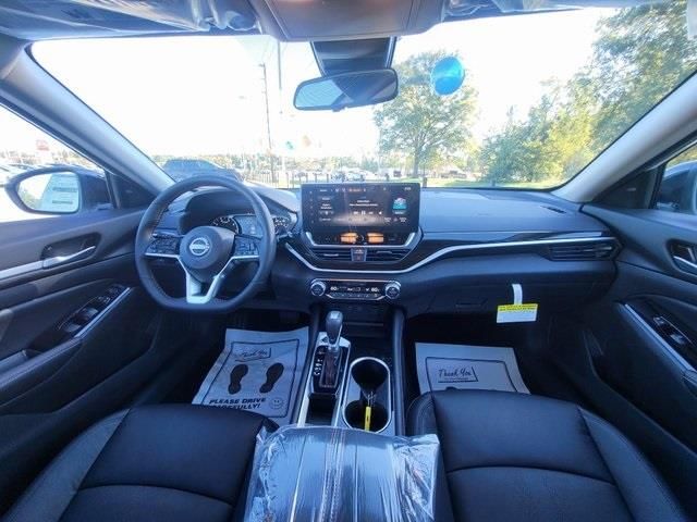 New 2025 White Nissan 2.5 SR image 14