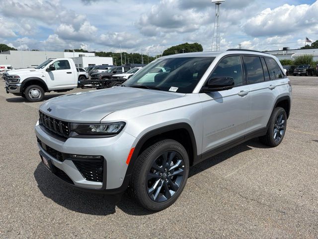 New 2026 Silver Jeep  image 3