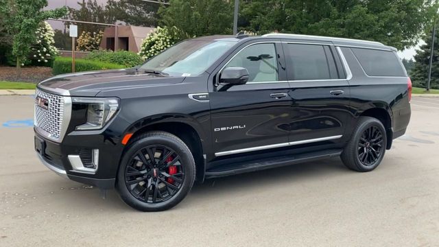 2023 GMC Yukon XL Denali 4