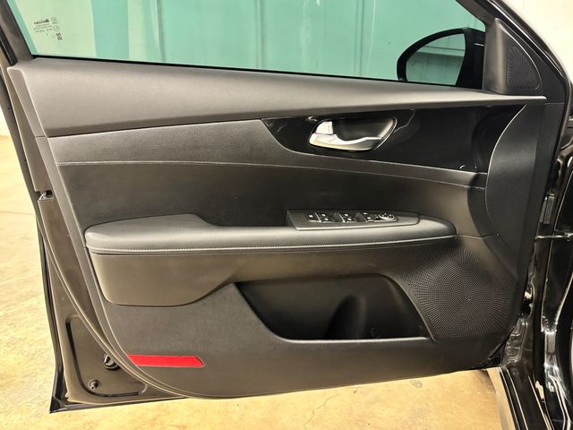 Used 2024 Aurora Black Kia GT-Line image 18