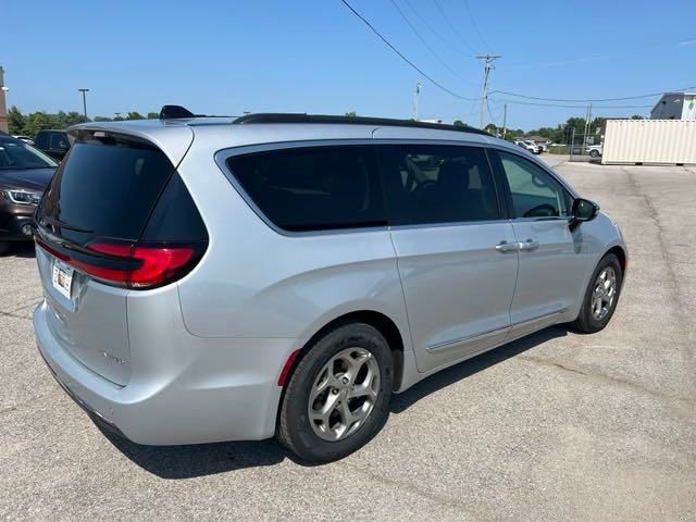 2023 Chrysler Pacifica Limited 8