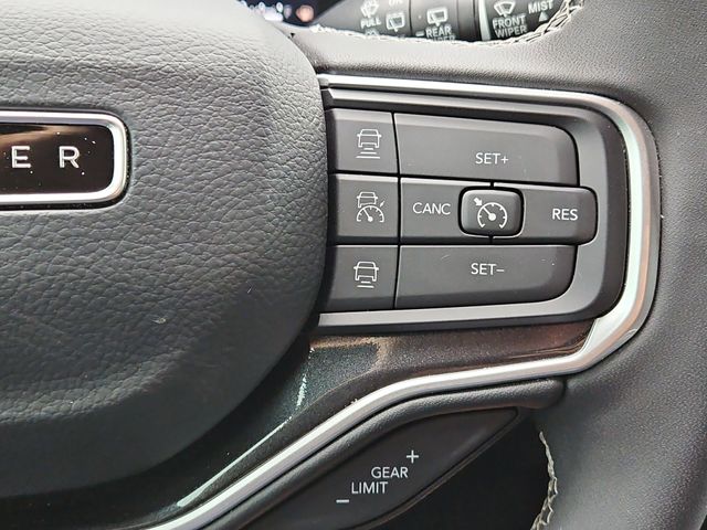 2024 Jeep Wagoneer Base Silver at River Oaks CDJR