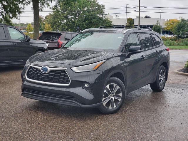  2022 Toyota Highlander Hybrid XLE AWD   
