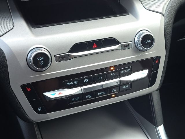2023 Ford Explorer XLT:B02479