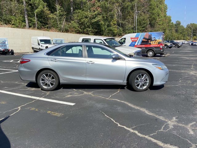 2016 Toyota Camry SE 2