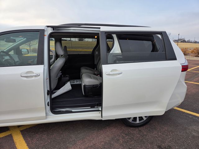 2019 Toyota Sienna XLE Auto Access Seat