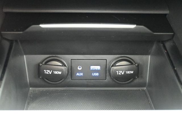 Used 2018 Silver Hyundai Value Edition image 31