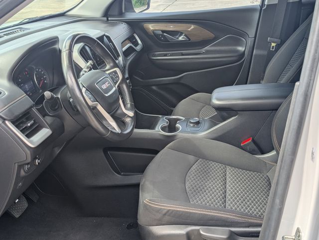 Used 2021 White GMC SLE image 12