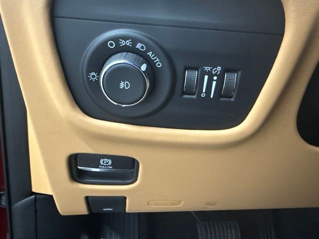 Used 2025 Red Jeep Summit Reserve image 33