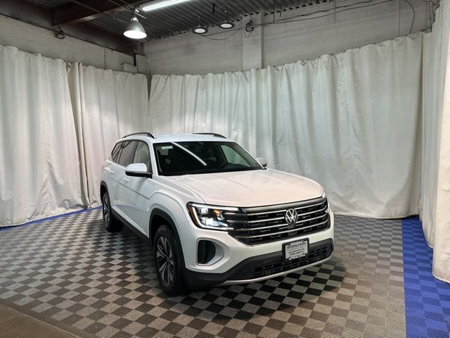 Opal White Pearl 2026 Volkswagen Atlas SE 4Motion SUV / Crossover All-Wheel Drive 8-Speed Automatic