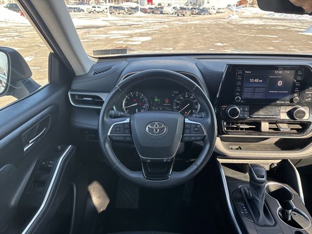 used 2021 Toyota Highlander car, priced at $28,899