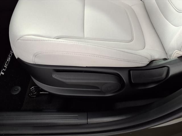2025 Hyundai Tucson SE photo