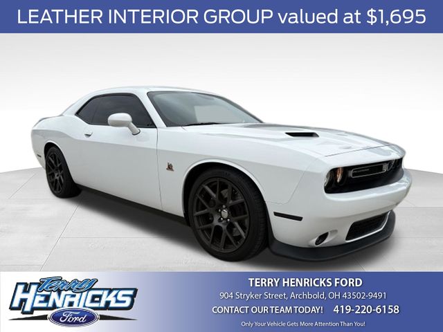 Bright White Clearcoat 2016 Dodge Challenger Coupe Rear-Wheel Drive 8-Speed Automatic