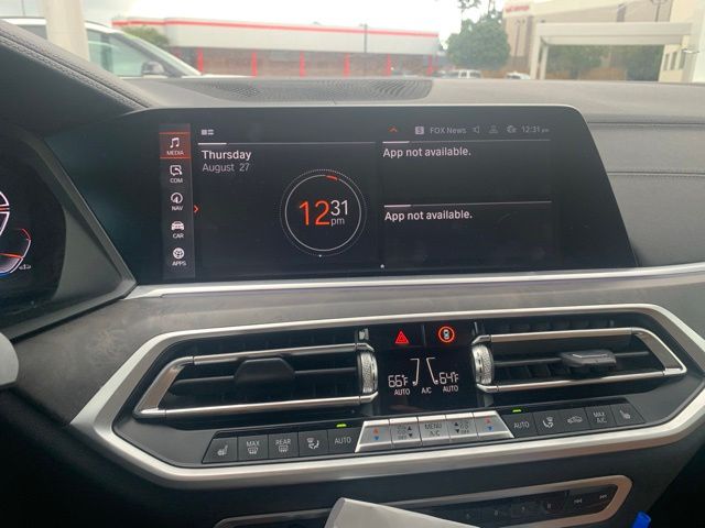 Used 2022 White BMW xDrive40i image 13