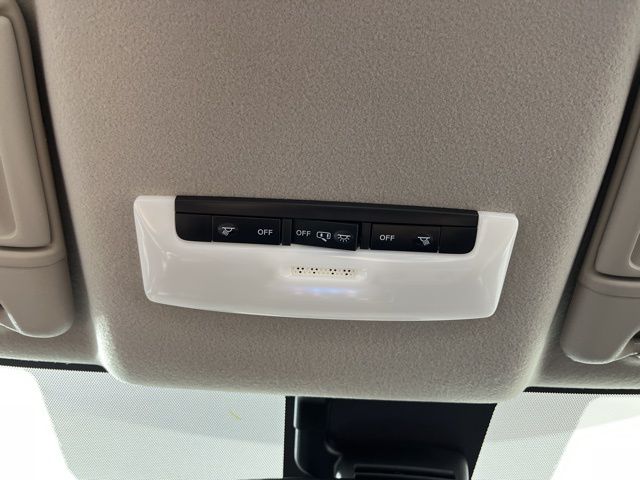 2025 Super Black Metallic Nissan Versa 1.6 SV FWD Sedan