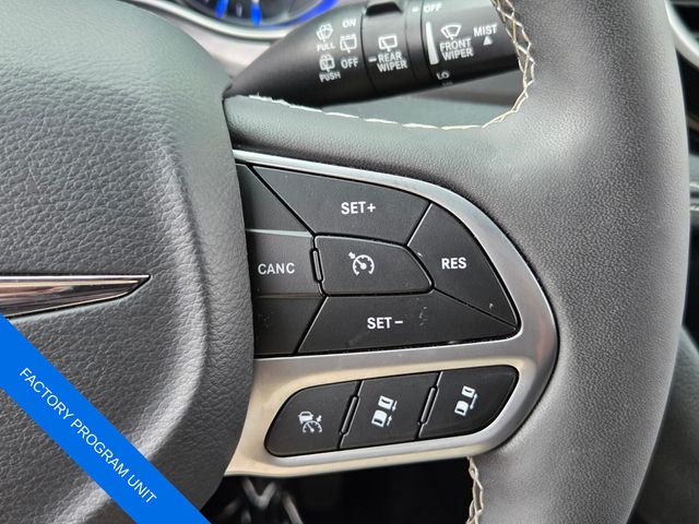 Used 2025 Chrysler Pacifica Van