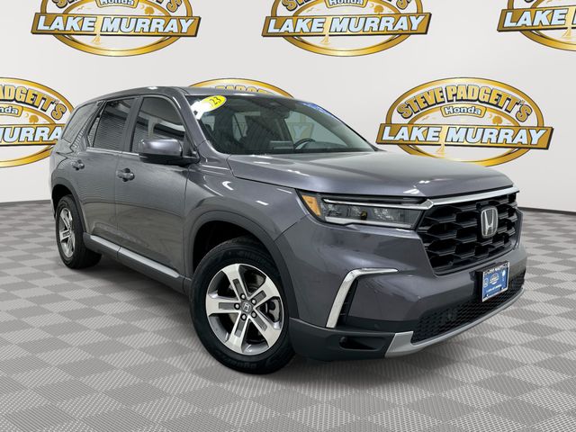 2023 Honda Pilot EX-L FWD with Captains Chairs